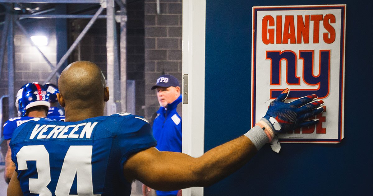 Giants's tweet photo. WE'RE BACK! RT if you're all about that #GiantsPride! #NYGvsWAS https://t.co/BsyKS5FA3G