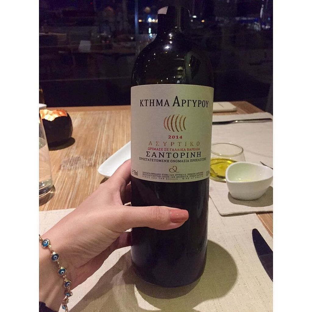 AthensInsta's tweet image. Lovely Greek wine from Santorini. Perfect with fish and seafood.👍🏼 #wine #goodwine #Santor… ift.tt/1Xp6nx0