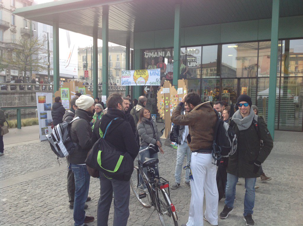 Alle 15:30 faremo una foto spettacolare da mandare alla #COP21. Venite tutti. #ClimateMarch