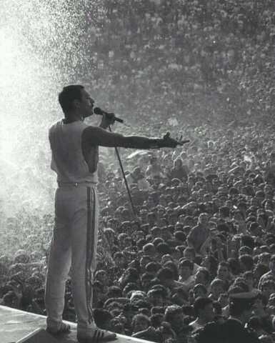 CoinWuTang's tweet photo. hace 24 años nos dejaba el mejor cantante de la historia. Las Leyendas nunca mueren. https://t.co/hOVYuZvz9K