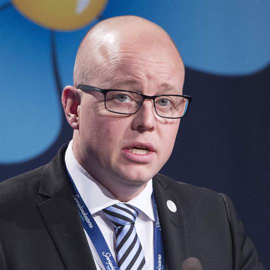 Konstigagubben's tweet photo. När man blir petad ur det fyras gäng...
#LedsenBjörn #LD2015 #svpol https://t.co/bRxkSRCpYt