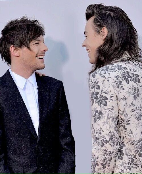 hazzamybaeeee's tweet photo. #LarryIsReal https://t.co/9Vz5RygCqs
