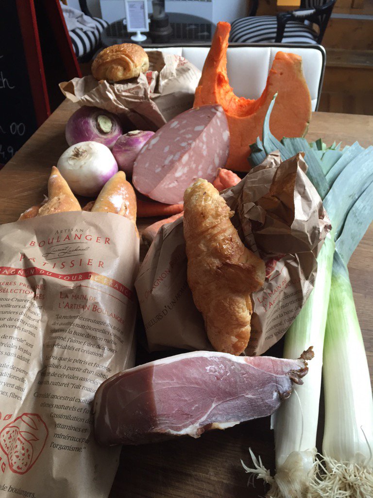 BeTheWine's tweet photo. On prépare le #champagne #brunch chez @BeTheWine , encore quelques dispos, dépêchez vous https://t.co/InPWXIraQo