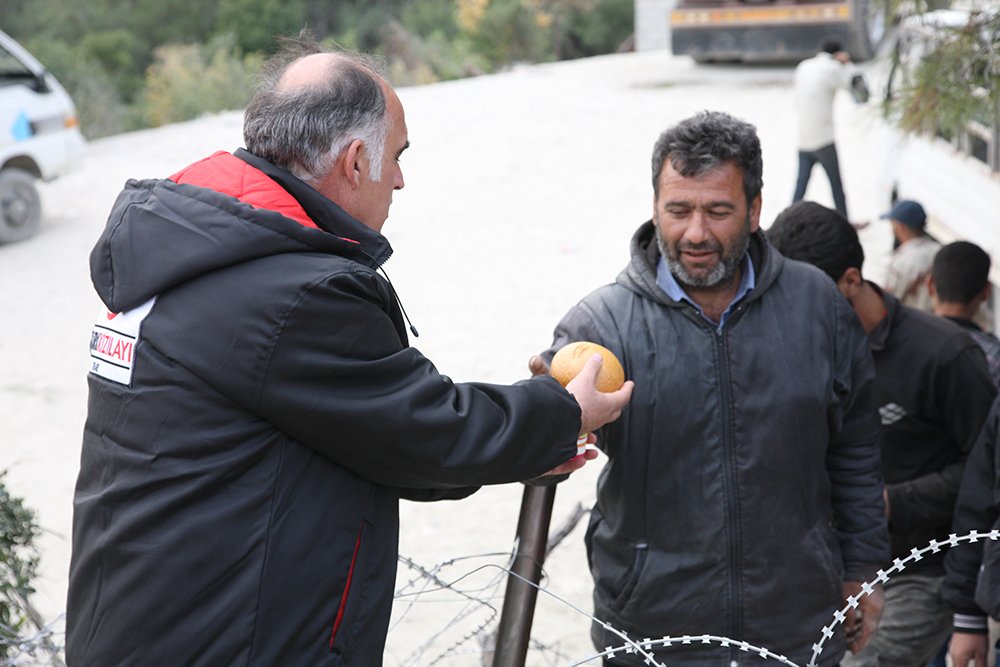 #BayırBucakTürkkmenleri yardımlarınızı bekliyor. #Türkmen yazıp 2868 'e sms gönderin yardım elinizi uzatın.
