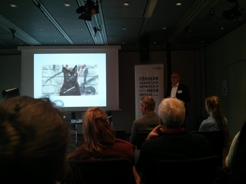 maheb's tweet photo. Was die Katze denkt. #24hack https://t.co/nrzOOjHYj0