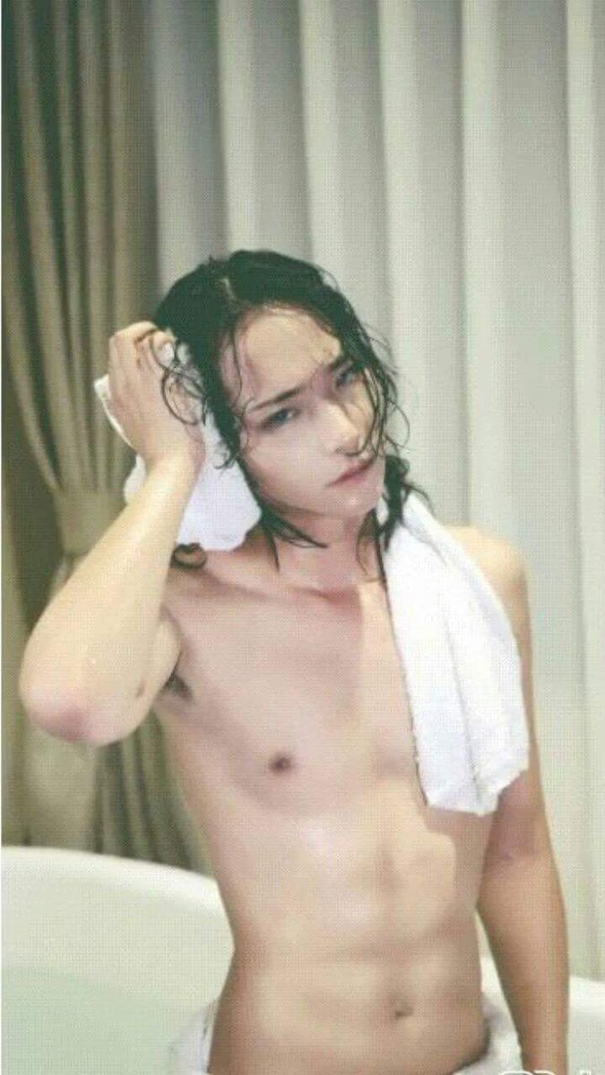 SantaiDanSampah's tweet photo. Tengok muka jatuh hati, tengok badan sakit hati. Huhu https://t.co/nhAkOpZirs