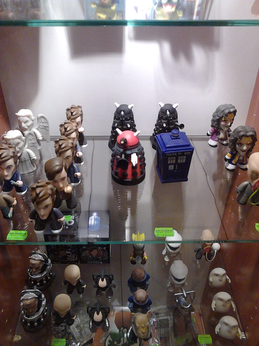 ArisaSekai's tweet image. I found the Doctor and he's "friends" - sweet  ⁄(⁄ ⁄•⁄ω⁄•⁄ ⁄)⁄
#DoctorWho #Darleks #Angel #Tardis