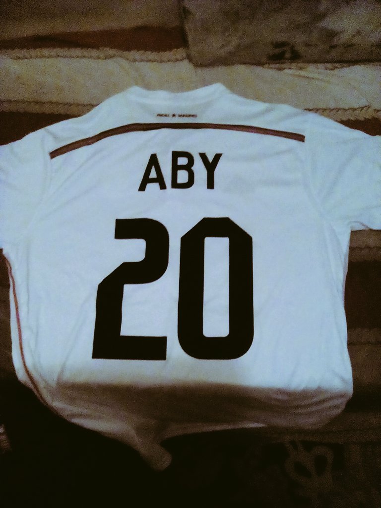 mungkin kalo ak sudah ga ada,suatu saat nanti km pasti akan sadar!hanya aku lah yg paling sabar &amp; menyayangi km. "°Y