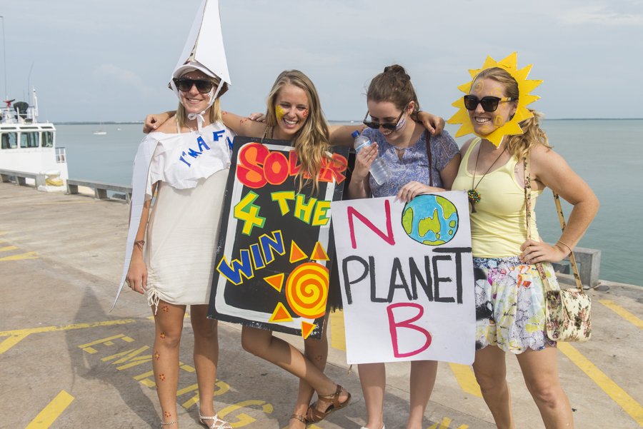 ABousteadECNT's tweet photo. @BreakingNews Photos of Darwin's #peoplesclimate March 500 strong, thanks to @LisaMcTiernan @abcnewsNT @9NewsDarwin https://t.co/LUypqHSDsP