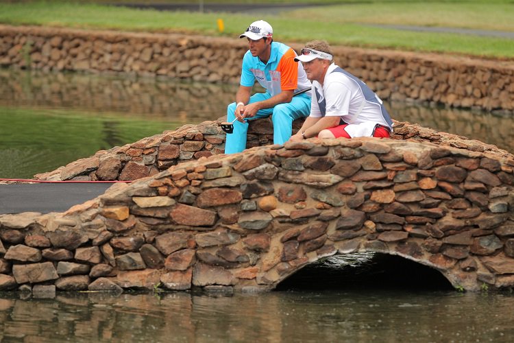 Heck of a round from <a href="/JacoVanZylGolf/">Jaco Van Zyl</a> #DunhillChamps: 64 sets him up well ahead of Nedbank Golf Challenge next week