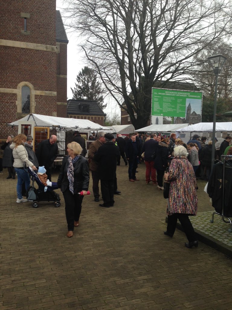 Gezellige drukte bij de adventmarkt in Terwinselen