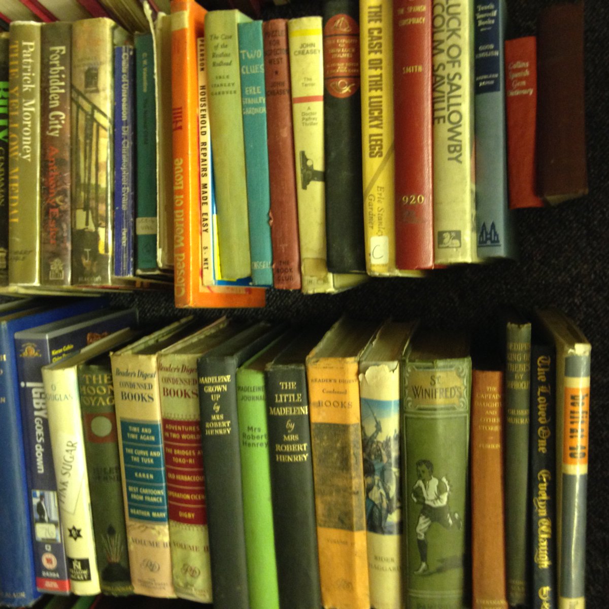 houseofgrumpy's tweet image. Lots of books to read over the holidays at Grumpy in the City! Donate whatever you think the book is worth #charity