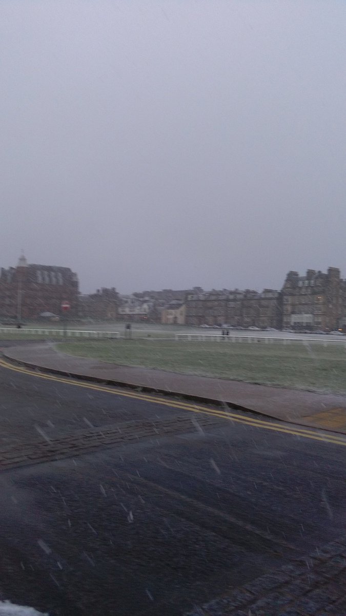 gord_mckie's tweet photo. @TheHomeofGolf first snow of the season #brrrrr #oldcourse https://t.co/JXNKI6MT1v