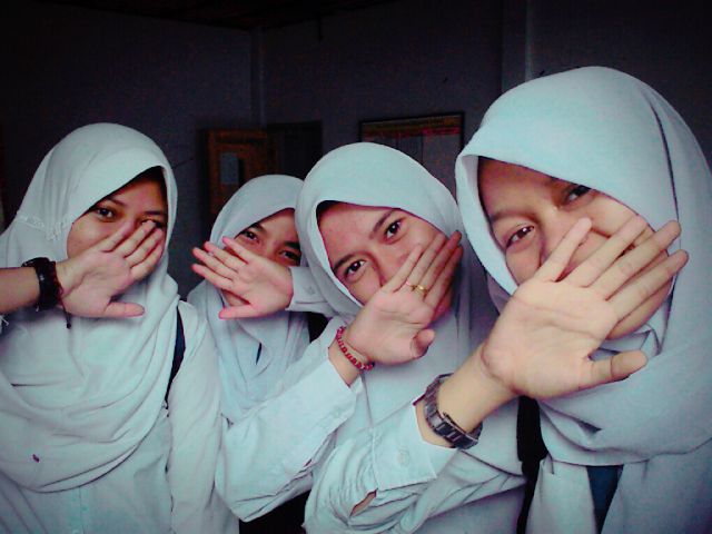 Alpiia's tweet photo. Gini aja yaa ;) jan bosen bosen :*:* https://t.co/Kn0cBWlXgP