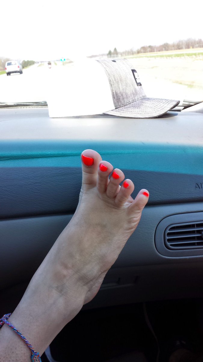 sexylilsecretxx's tweet photo. Driving home from holiday,hubby sucked my toes and gave me road head. Next stop his turn. See how wet I am xx https://t.co/K8A8q40gLw