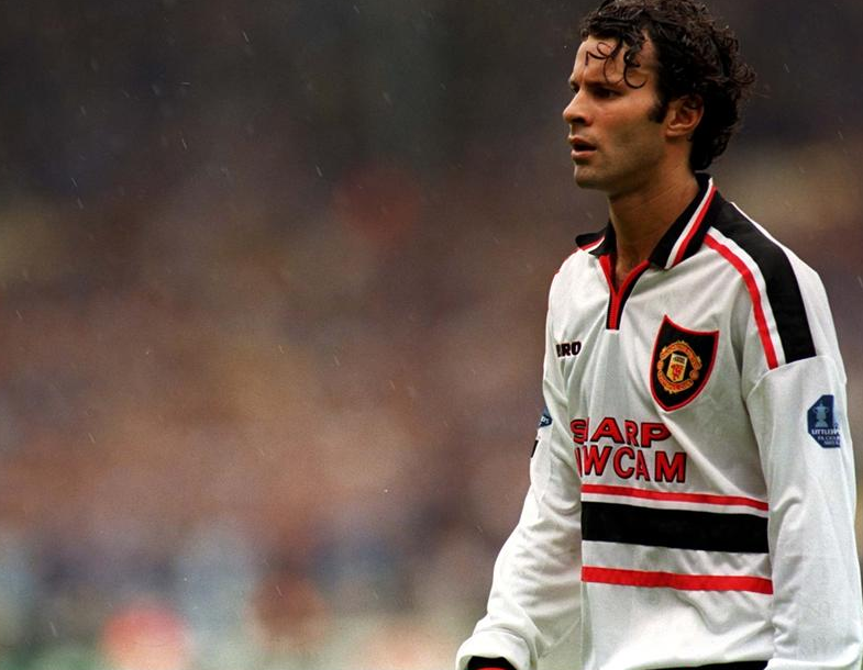 Happy Birthday Ryan Giggs!

13 league titles
9 Charity Shields
4 FA Cups
3 League Cups
2 Champions Leagues 