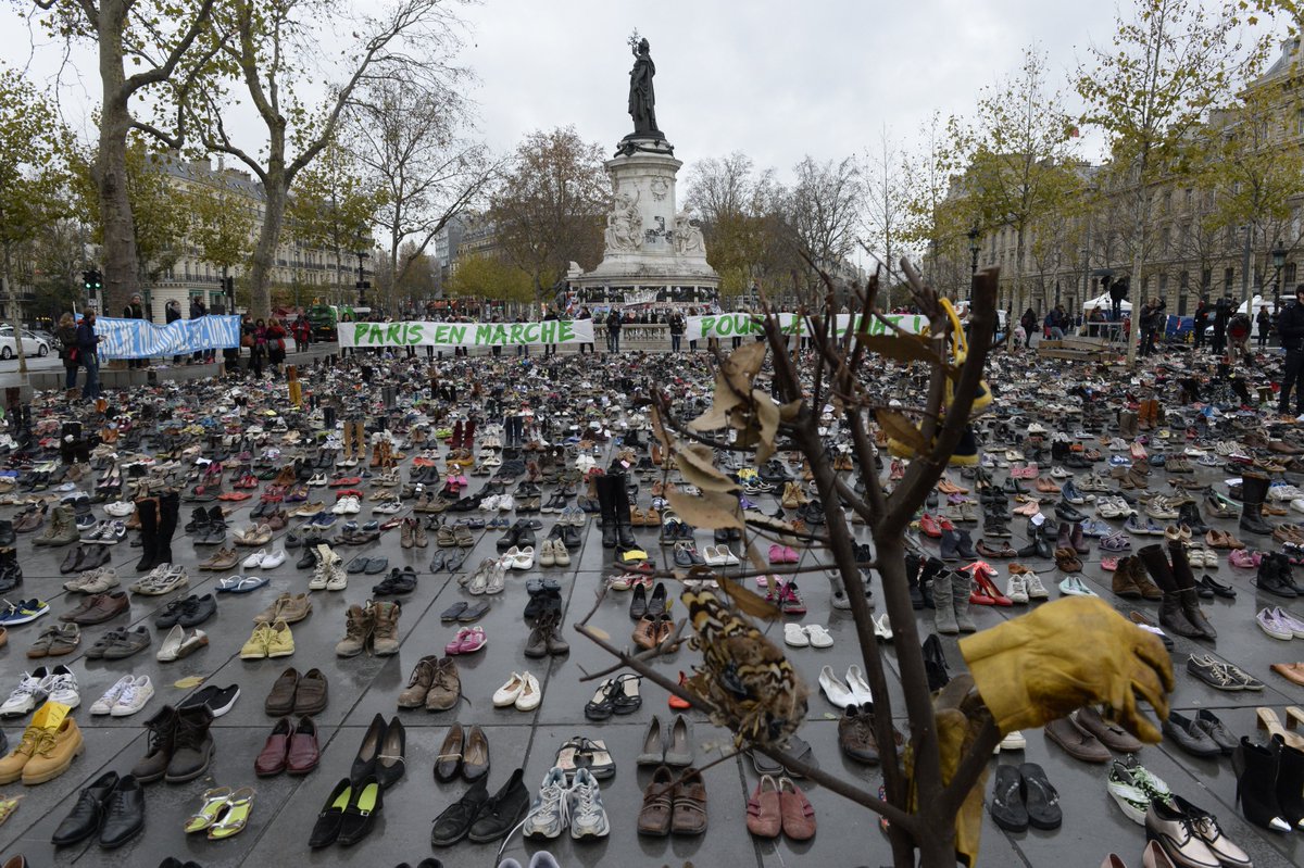 Cop21: des milliers de chaussures pour remplacer les manifestants, place de la République
bfmtv.com//societe/cop21…