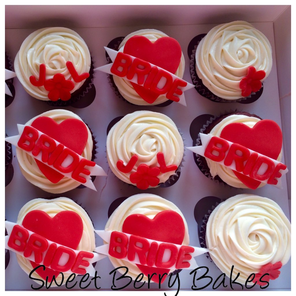 SBerrybakes's tweet photo. #henparty #RedVelvet #cupcakes for Lizzie's hen party last night! https://t.co/8Oz004cjVm