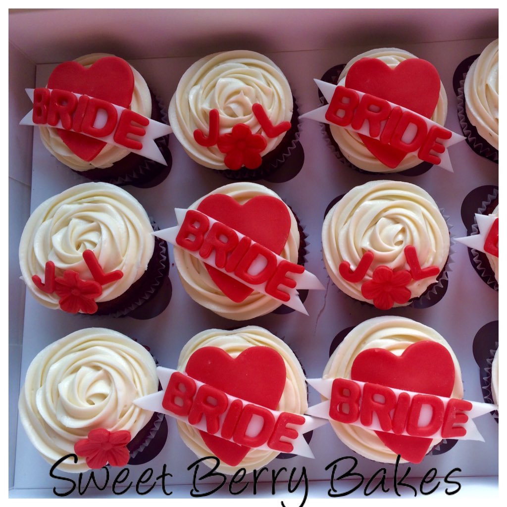 SBerrybakes's tweet photo. #henparty #RedVelvet #cupcakes for Lizzie's hen party last night! https://t.co/8Oz004cjVm