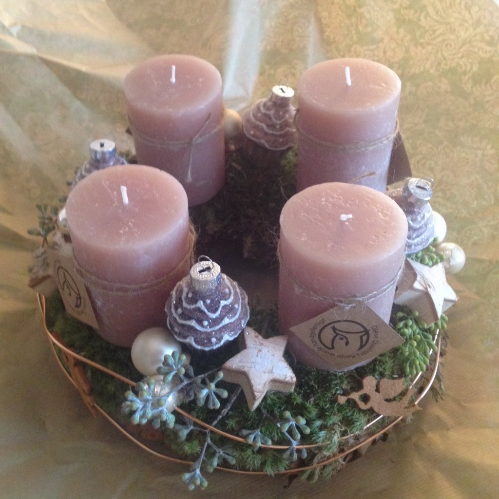 Kovnoske's tweet photo. Adventskranz💝 https://t.co/AMmSm0dIMZ