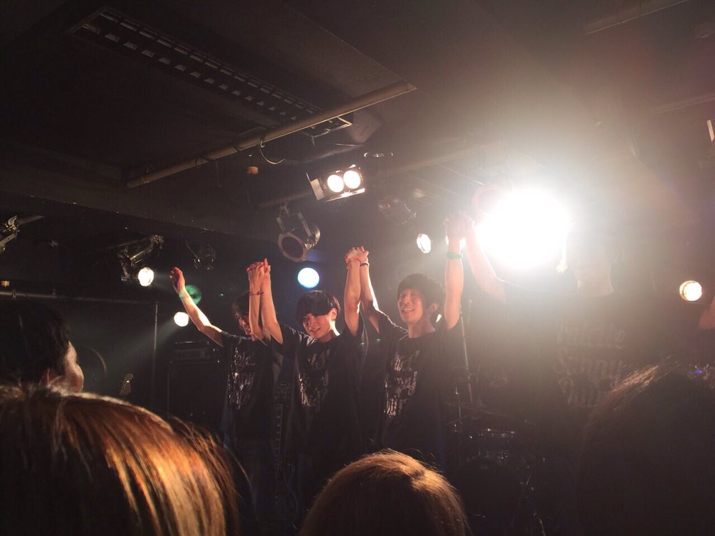 Paresani's tweet photo. 解散ライブ終わりました！
今までたくさん
愛してくれて本当にありがとうございました！！！
僕達は幸せでした！！
Pallete Sunny Dayzメンバー一同。 https://t.co/5ZZHgyOREM