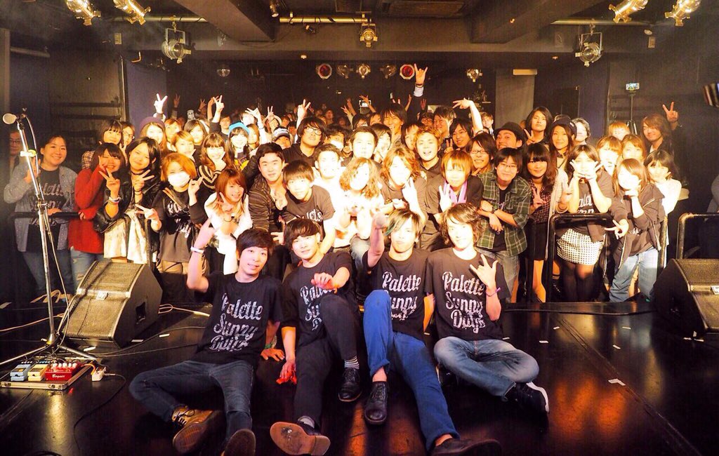 Paresani's tweet photo. 解散ライブ終わりました！
今までたくさん
愛してくれて本当にありがとうございました！！！
僕達は幸せでした！！
Pallete Sunny Dayzメンバー一同。 https://t.co/5ZZHgyOREM