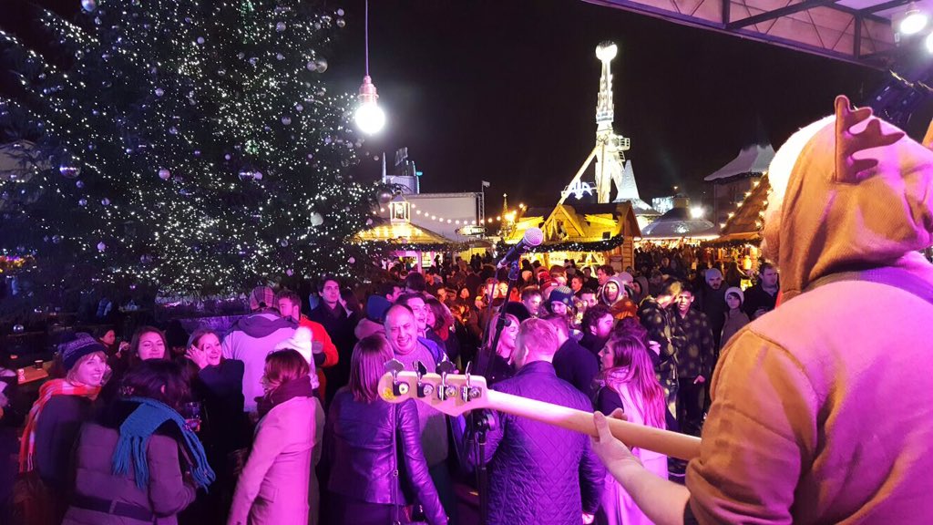 FulltoneProd's tweet image. A busy one at The Mirror Bar last night @WinterWonderLDN!