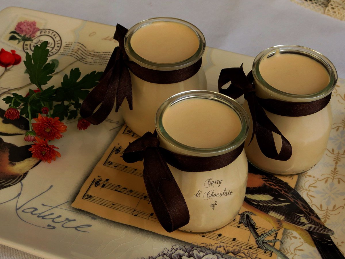 Hola! Aquí os dejo estos deliciosos vasitos de #mousse de #chocolate blanco y #café Receta: tinyurl.com/jptpys6
