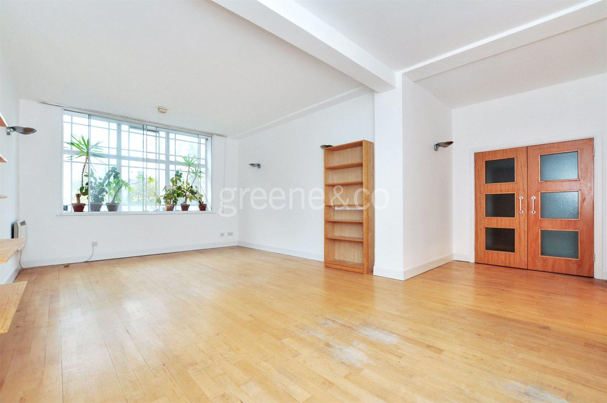 This well-located, 2 double bedroom apartment #ConvertedWarehouse #Clerkenwell socsi.in/8KHc4