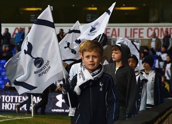 TheHammers_'s tweet image. When did Tottenham turn into Chelsea? #PlasticFlags