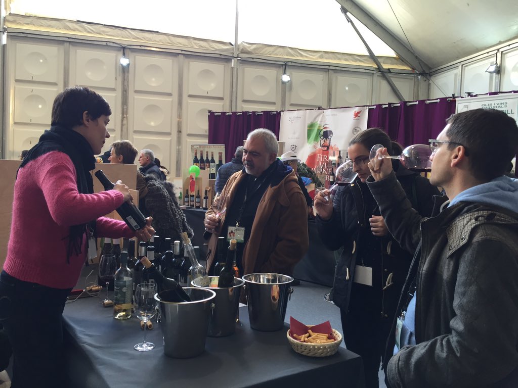 TMVIANDORRA's tweet photo. Reprenen els tasts entre converses i obres d'art #TMVI15 https://t.co/KqYLpKnbdl