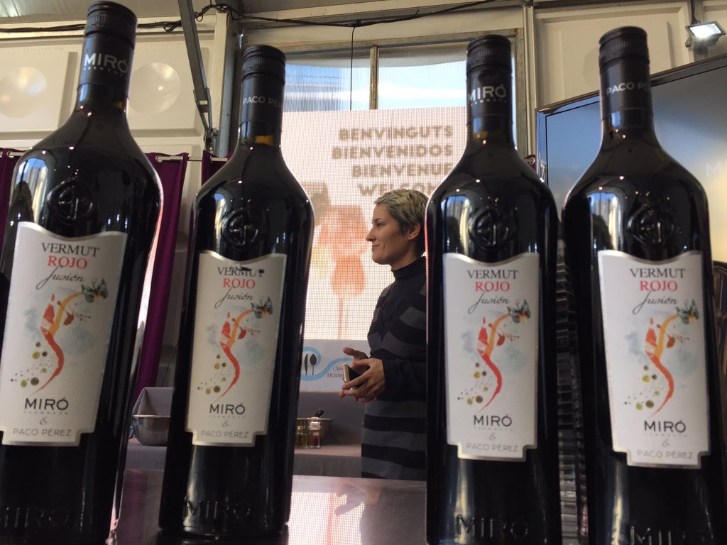 TMVIANDORRA's tweet photo. Comença el tast de vermut a càrrec d'@esterbachs #TMVi15 https://t.co/fEeY6AUfHW