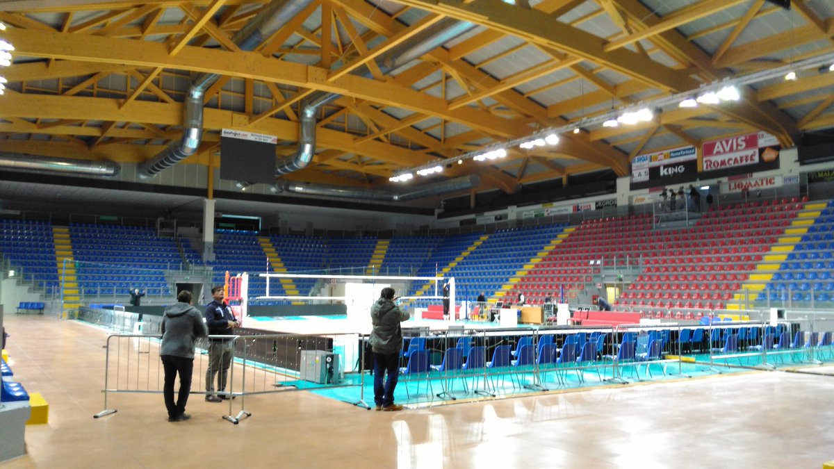 modenavolley's tweet photo. PalaCivitanova live. #lasfida #noisiamolasquadra https://t.co/BcXLlz2GUl