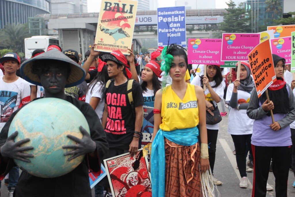 Indonesia's marching to urge world leaders to take ambitious action at #COP21 and prevent forest fires #ClimateMarch