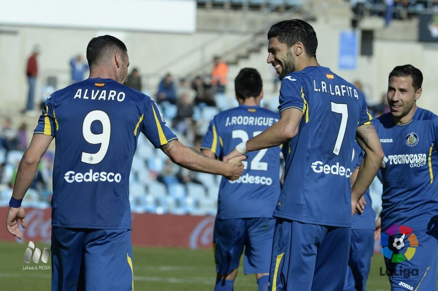 LaLiga's tweet photo. Lafita y @AlvaroVazquez91 reinan en el Coliseum.
Las claves del #GETvVIL. https://t.co/sjxVgsXQEq https://t.co/gggXX4oeui