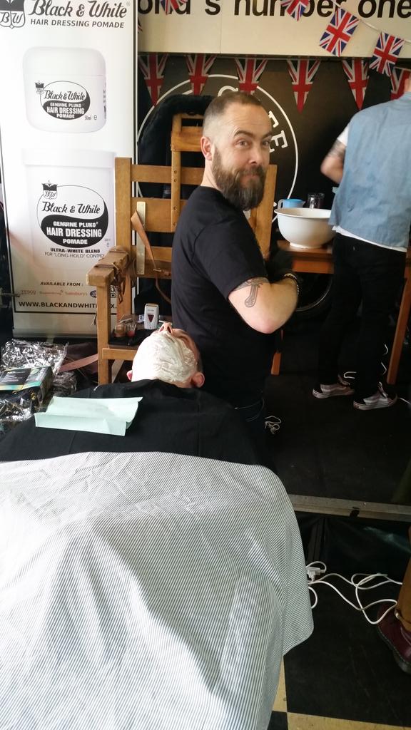 Danniij88D's tweet photo. @master_barbers shaving for #movember2015 @acecafelondon @GuruScissor @thebarberbash https://t.co/hJsRdR9On5