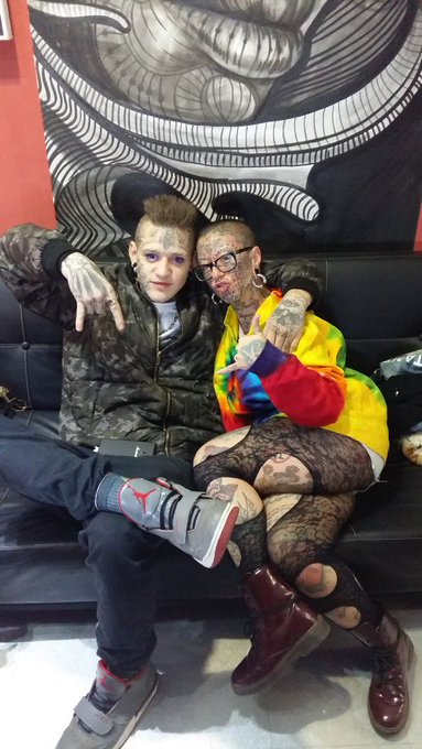 Seguid tambi&eacute;n por aki mis progresos xa conseguir el r&eacute;cord guines mundial a la mujer m&aacute;s tatuada del