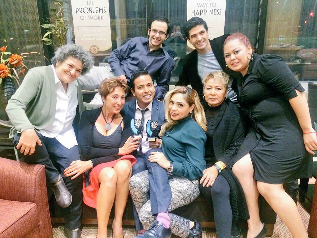 SoyJorgeDuraan's tweet photo. Feliz compartiendo dos #PremiosFlash a @NIRVANATHEATER con @DanLopecci @LiciaAlonso1 @giovaniflorido @eulegar https://t.co/4ZLDAsdk4P