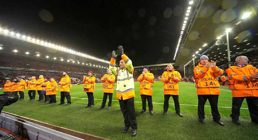girondins's tweet photo. A #Anfield, le kop bordelais fut tellement bon que même les stadiers de Liverpool ont applaudi #LFCFCGB https://t.co/XXY2mRkb2H