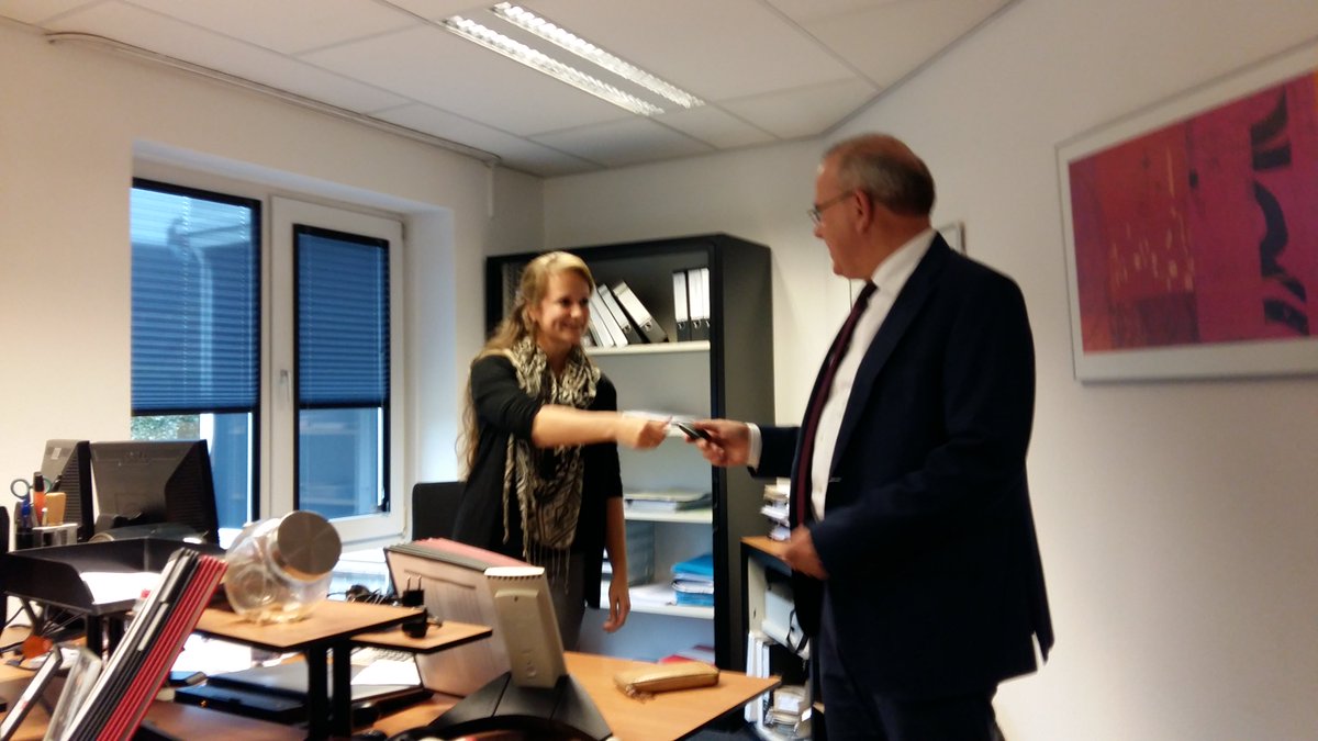 jonglaanbanen's tweet photo. Het zit er weer op voor @AM_Hendriks 1 week lang gereden in auto vd directeur (wens personeeslfeest) #jonglaanbaan https://t.co/Ow7SMgXoS7