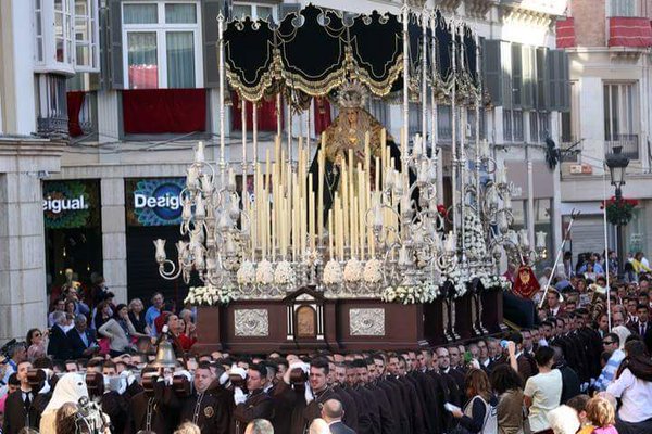 Gentedepaz's tweet photo. La Banda de Música de la Estrella tocará en Málaga el Jueves de Pasión https://t.co/oVnlxoaUMF https://t.co/w6Nh91B5tX