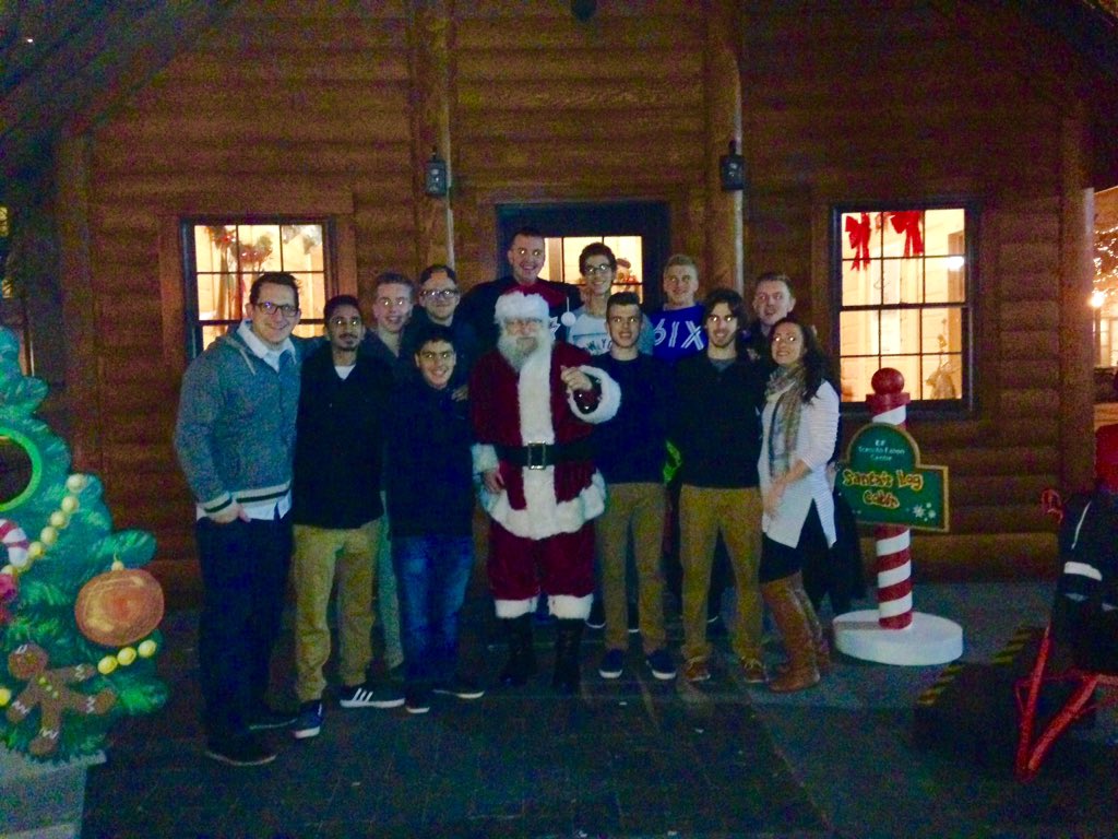 missmPE17's tweet photo. SANTAAA!! Sr boys volleyball with the man himself #roadtoofsaa #lbpwhat @LBPHighSchool @lbpathletics https://t.co/9NZb8lTI6r
