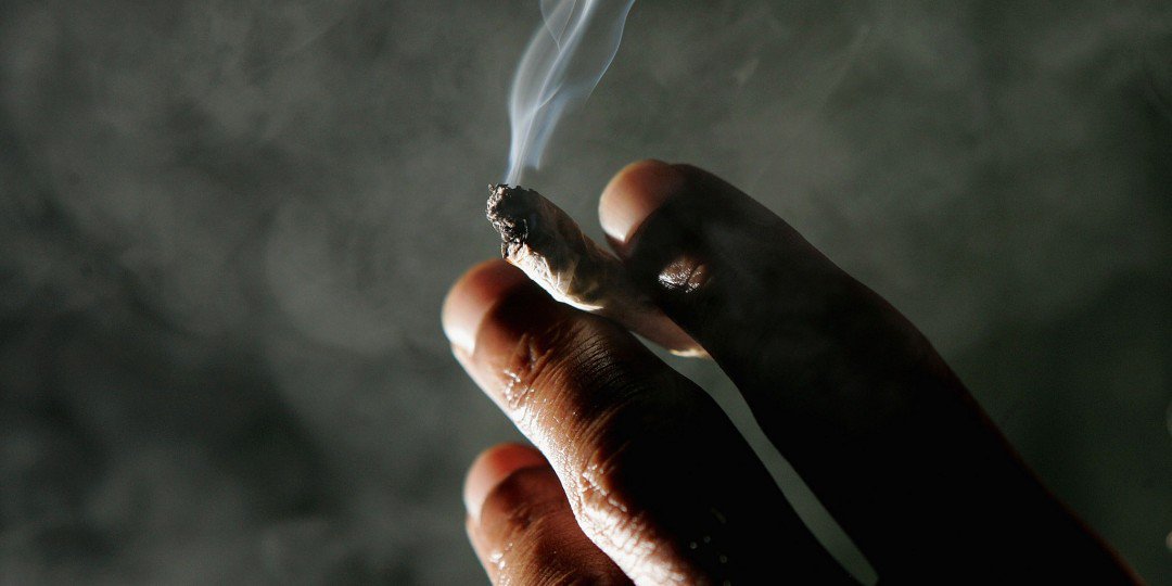 AskMen's tweet photo. Bad news: Smoking powerful weed might be splitting your brain in two https://t.co/69UK1eySWS https://t.co/Kb2geF0K81