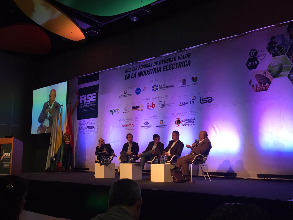 CIDET's tweet image. Involucramiento del Cliente al Innovar el tema del día en los Foros de Presidentes 9 am y Expertos 2 pm en #FISE2015