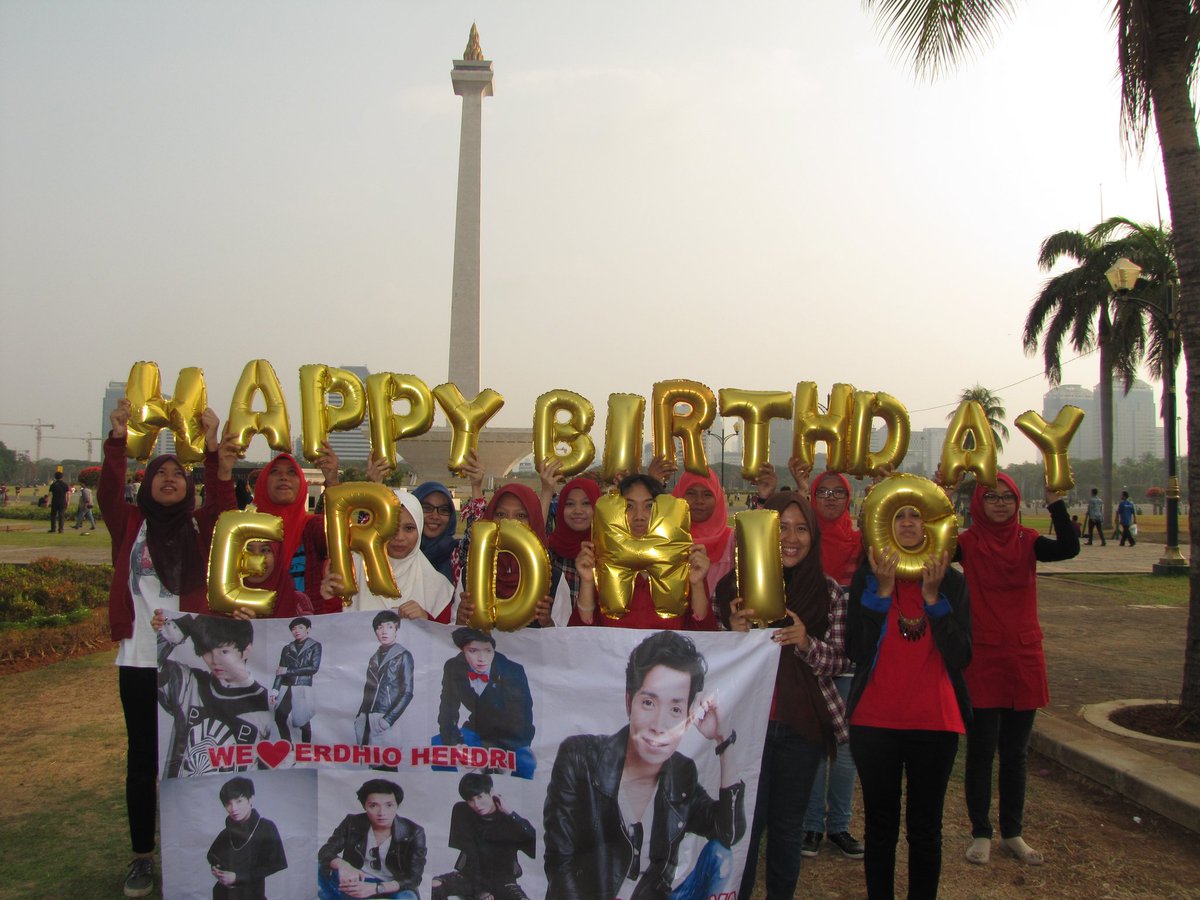 dhiolova's tweet photo. Saengil Chukhae Hamnida @erudhio1127 Oppa 🎉🎁 selalu berdoa yang terbaik dalam segala hal buat kak dio 😚😚😚
#ErdhioDay https://t.co/Ea1DihtKzN