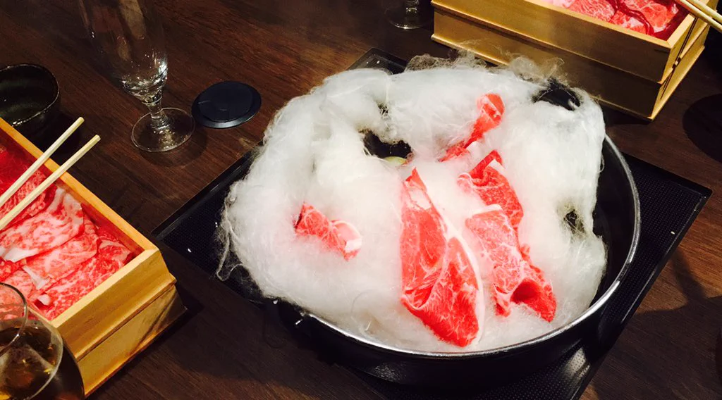 【ふわっふわ】綿あめがすき焼きに変身する演出がニクい！