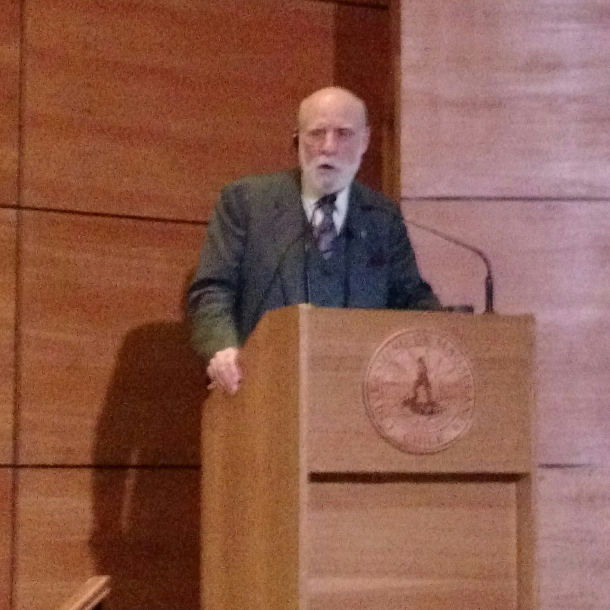 GoogleChile's tweet photo. En la @umagallanes, la más austral del mundo, Vint Cerf hablo de internet y desarrollo socioeconómico https://t.co/cRZGQVA9X9