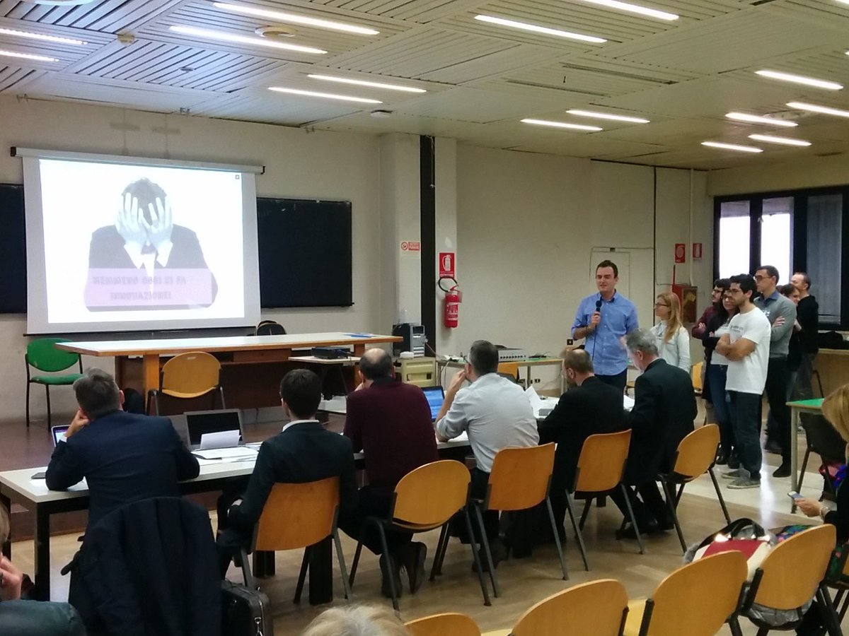 d02's tweet photo. Momenti finali della due giorni di #hackunivpm2015 a tema #OpenInnovation qui nella @UnivPoliMarche  @frans_hysa https://t.co/5Z7BaGOE2e
