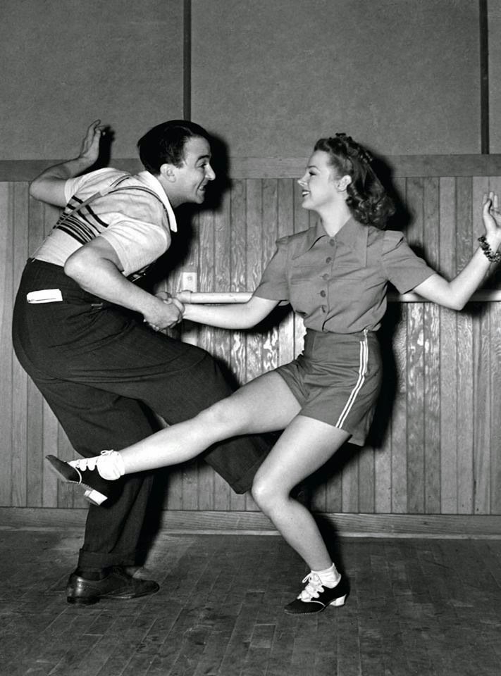 Planissimo_Mad's tweet photo. HOY. GRATIS. 20h Clase swing. Principiantes lindy hop. MUÉVETE! @CSOALaMorada https://t.co/0MgfPFQ8p7 https://t.co/OimjgpbqZh