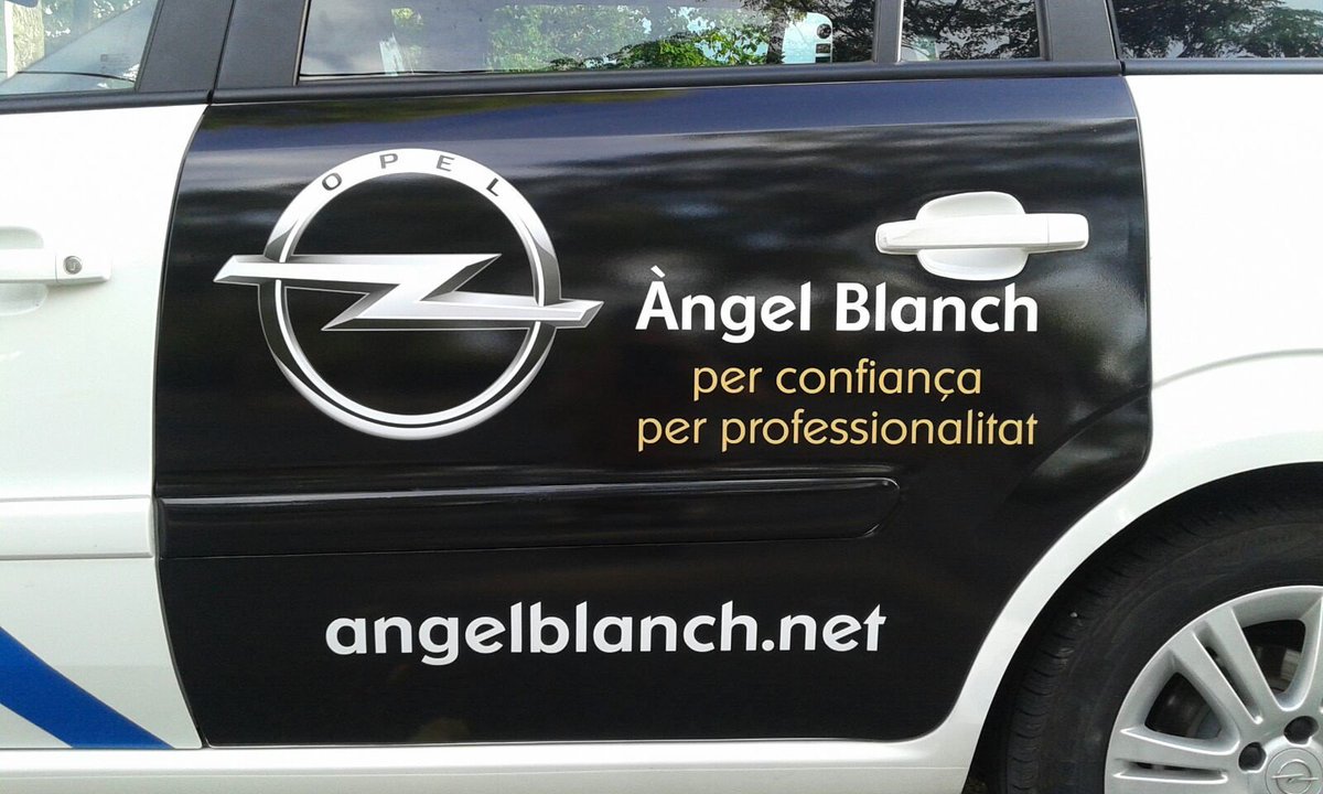 gitaxi's tweet photo. Acord entre @gitaxi i OPEL https://t.co/n87LiAixvR per a exhibir la seva marca, consulta'ns https://t.co/Ve9gSteYyA https://t.co/ek60Q14ER7